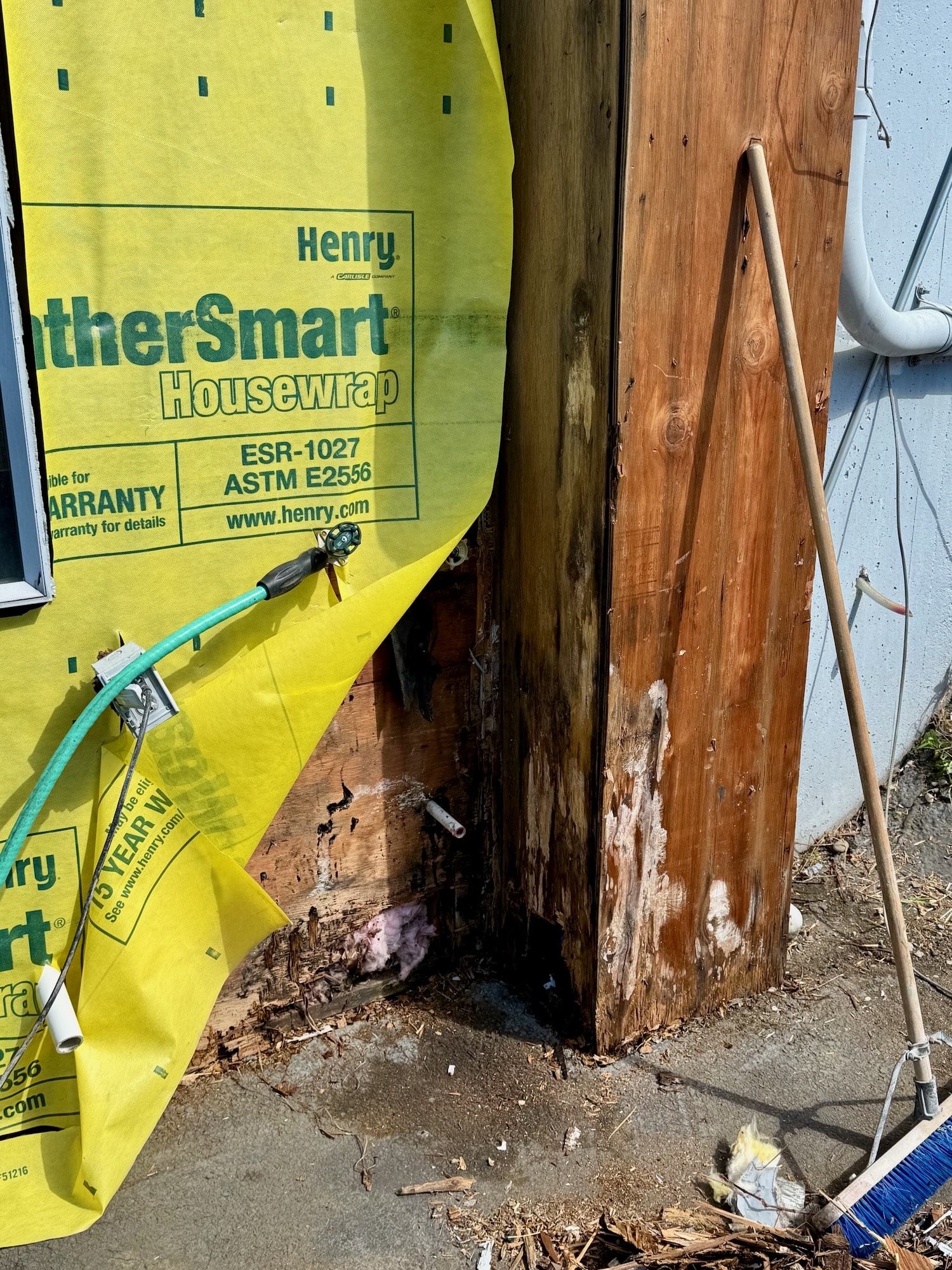 Dry rot repair and exterior restoration on a Seattle-area home (photo 28 of 40)