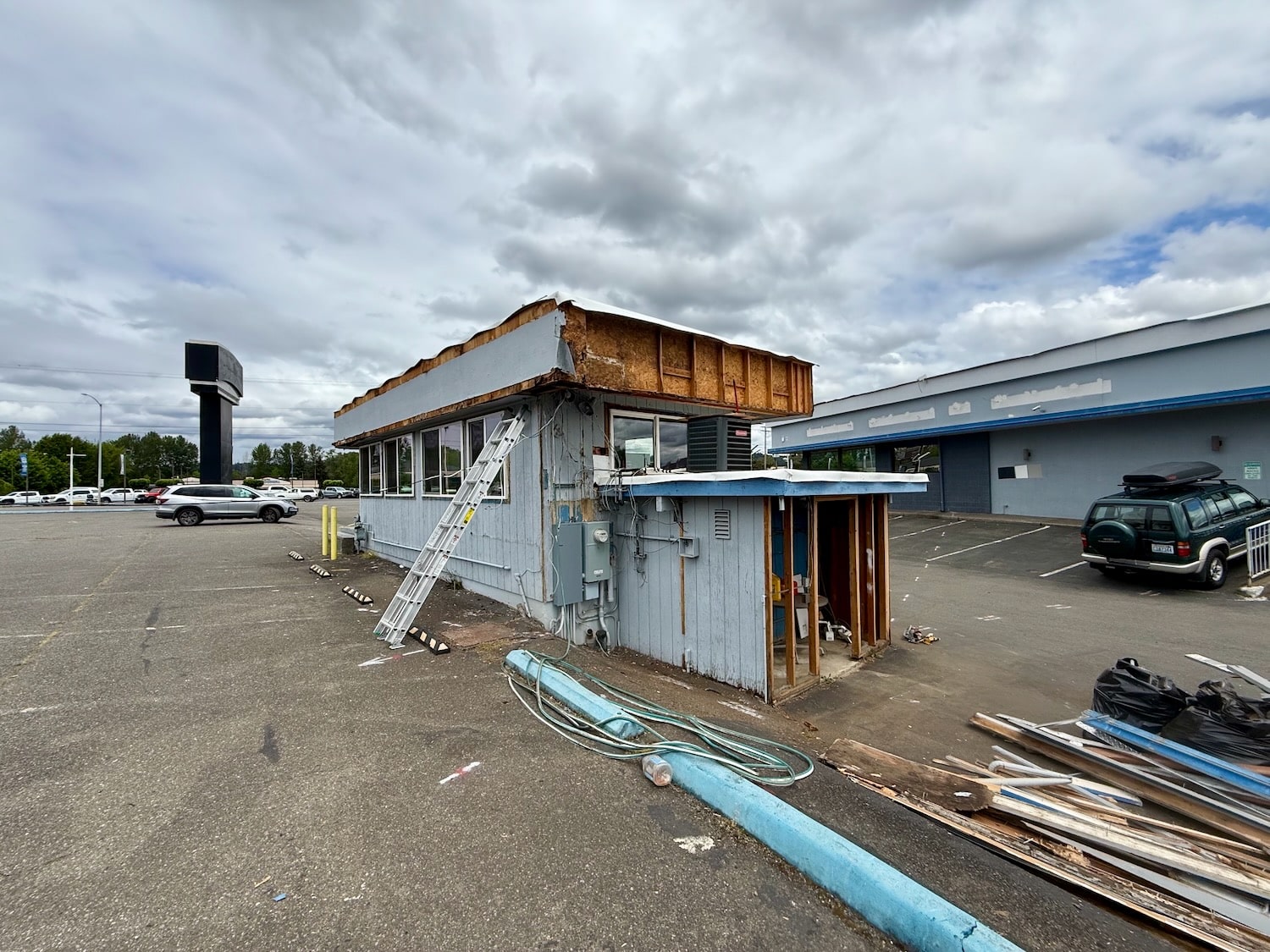 Dry rot repair and exterior restoration on a Seattle-area home (photo 37 of 40)