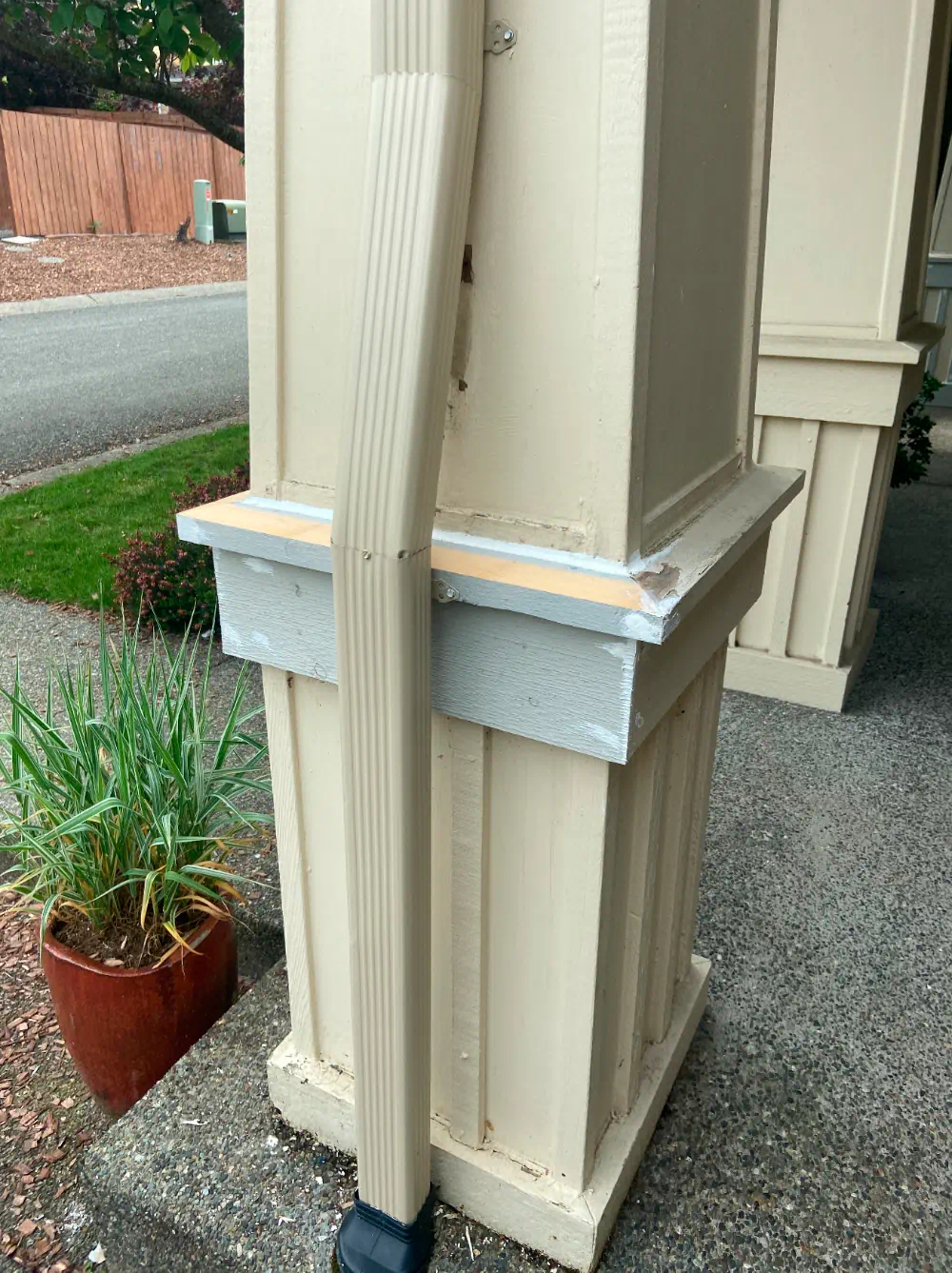 Replaced exterior trim and finished siding on a Seattle-area building (photo 2 of 7)